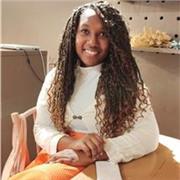 Professora de Inglês com mais de dois anos de experiência com aulas lúdicas para crianças e adultos em aulas presencias e on-line